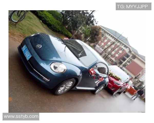 足球明星的豪车展现与个性魅力的完美结合与背后的故事揭秘